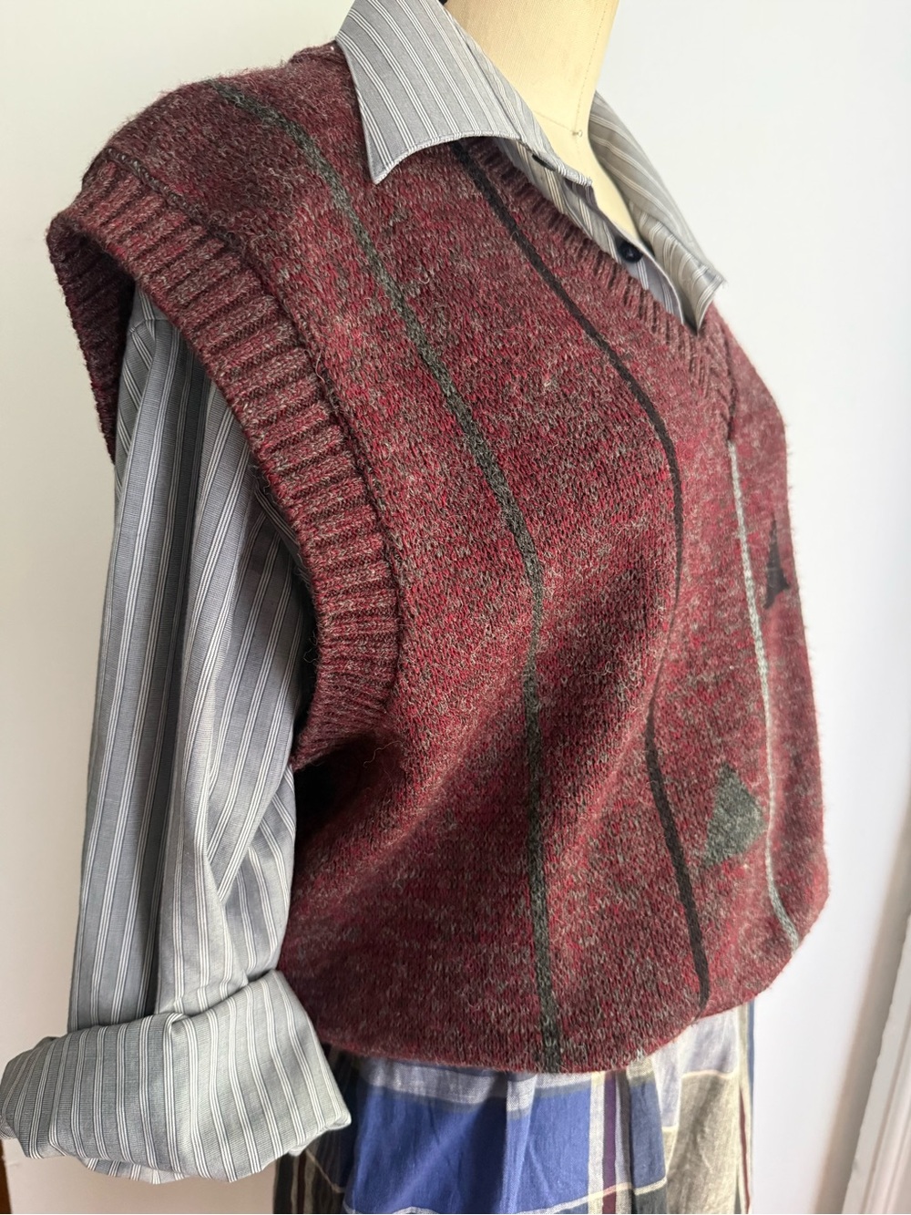 Vintage London Fog Argyle Sweater Vest XL Tall Made in USA Burgundy Wool Blend - Picture 2 of 7